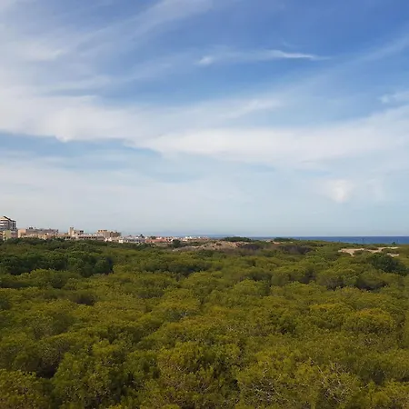 Apartment Near Beach, 3 Bedrooms, Garage