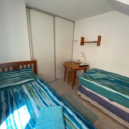 Apartment Apartment Near Beach, 3 Bedrooms, Garage