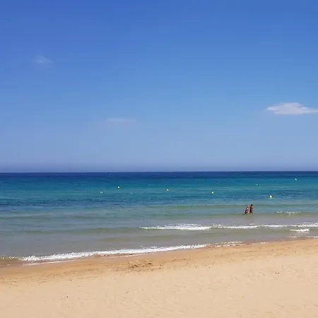 Apartment Near Beach, 3 Bedrooms, Garage